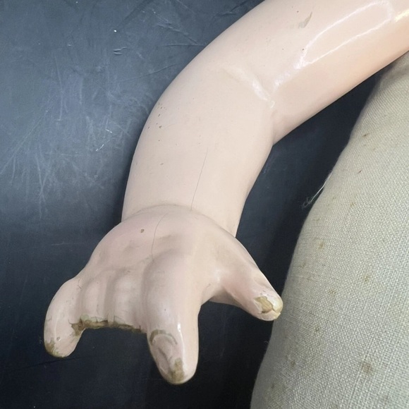 Vintage Baby Doll with Cream Outfit and Bonnet - Picture 5 of 12